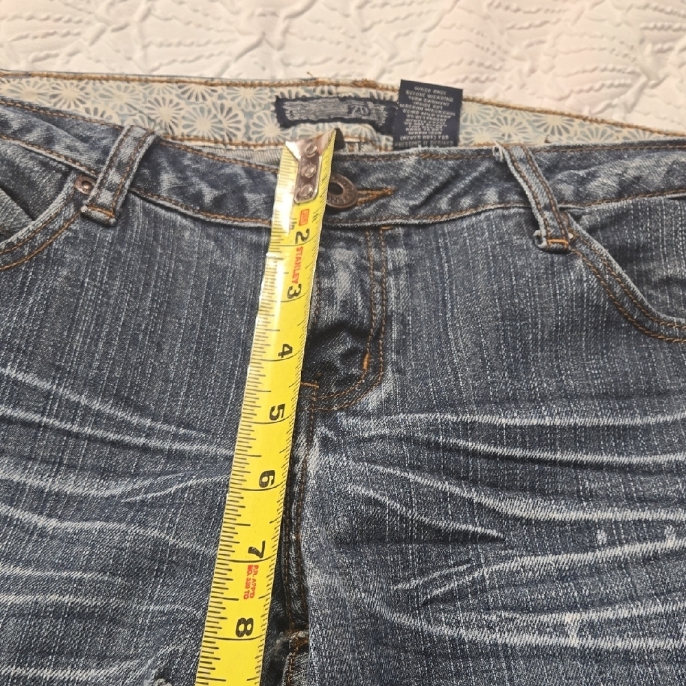 3/$10 Zana Di Blue Low Rise Cuffed Ankle Jeans - Picture 5 of 8